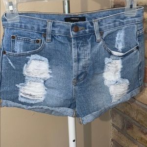 Forever 21 light washes distressed denim shorts !